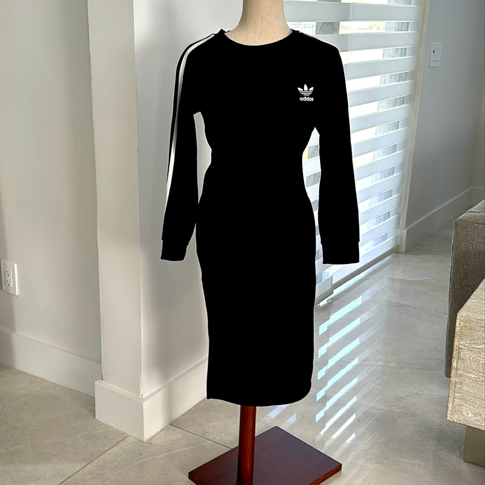 Adidas fleece women’s dress  black with white stripes size small like new